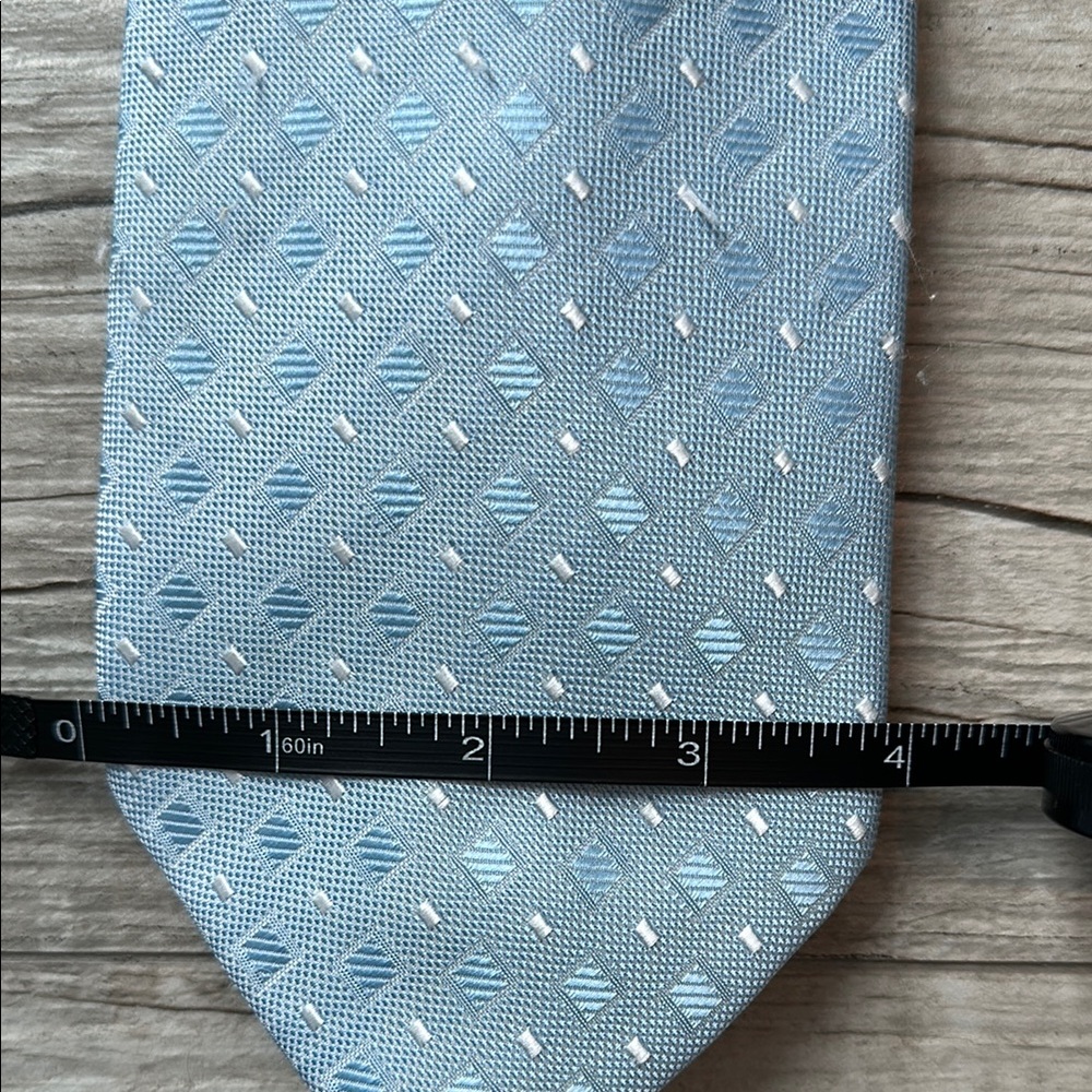 Elegant Light Blue Men's Italian Silk Tie - Picture 3 of 4